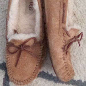 UGG SLIPPERS